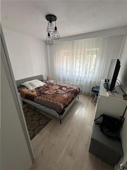 Etaj 1 bloc izolat Aradului tot nou - 9