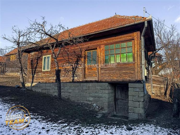 Film! Casa din lemn,cu doua camere, pe domeniu de 2.819 mp, Mereni, Covasna - 4