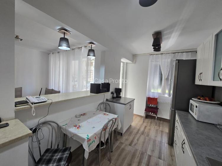 De vanzare Apartament 3 camere, zona Centru. - 2