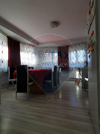 Casă 6 camere si curte, zona Metro Oradea, de vanzare - 2