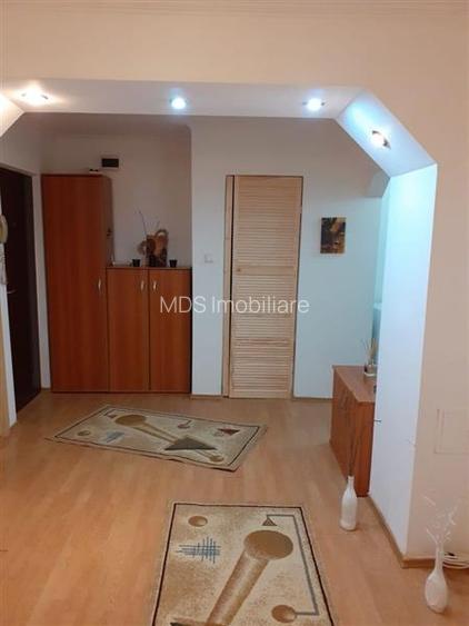 Mobilat si utilat la parter inalt, modificat in 3 camere - 6