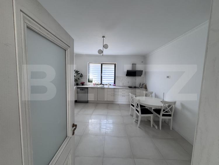 Casa de vanzare, 380 mp, zona Vest