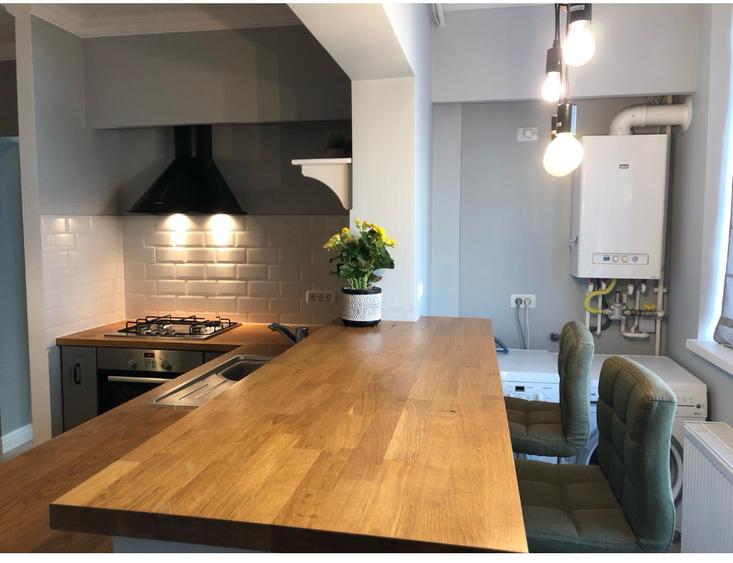 Vand apartament cu trei camere  bloc nou Aradului