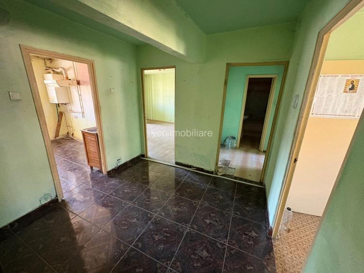Apartament 3 camere, decomandat, etaj 3 - 8