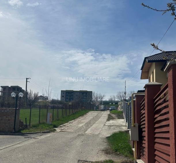 Teren 1200 mp intravilan Rediu vedere Lac Rediu toate utilitatile intre case - 3