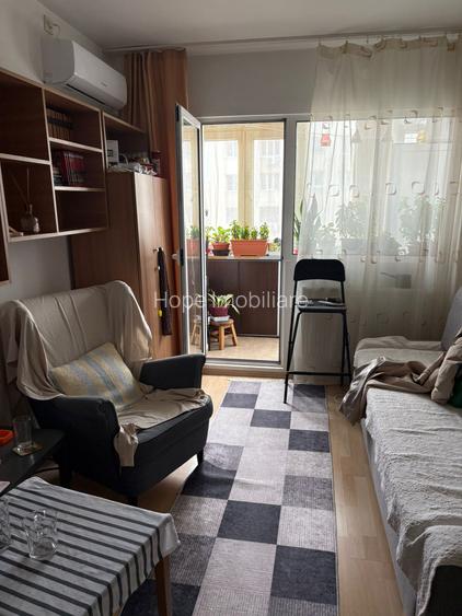 Chisinau - Garsoniera decomandata, bloc mixt - 4