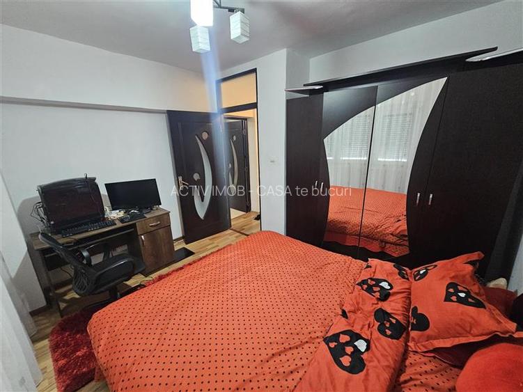 Resita, 3 Cam. Cf. 1, Et. 1, Bulevard, Micro 4 - 3