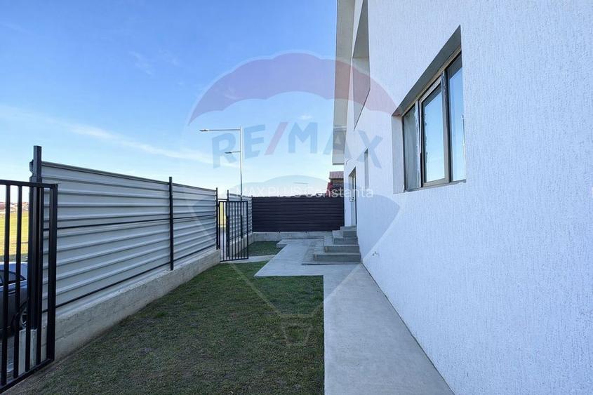 Casă de vânzare în Valu lui Traian - 2