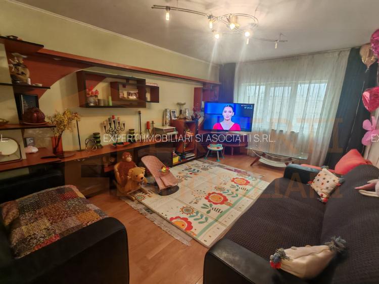 Apartament 3 camere de vanzare, situat in zona Far - 11