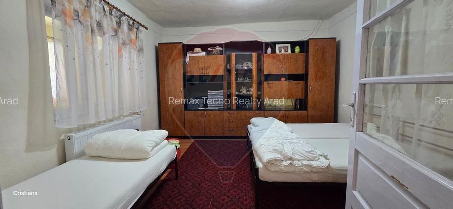 Casă cu anexă, livadă și panouri fotovoltaice - 11