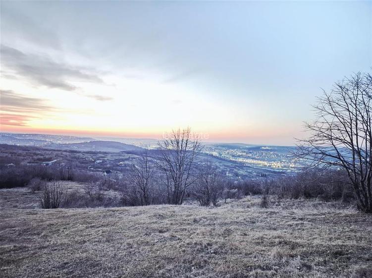 Teren cu vedere frumoasa - 9