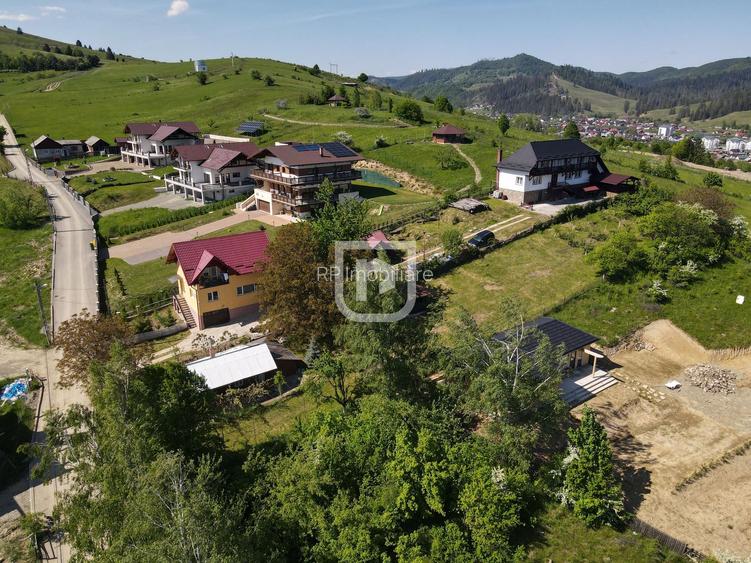 Casa bătrânească cu foișor și teren - 9