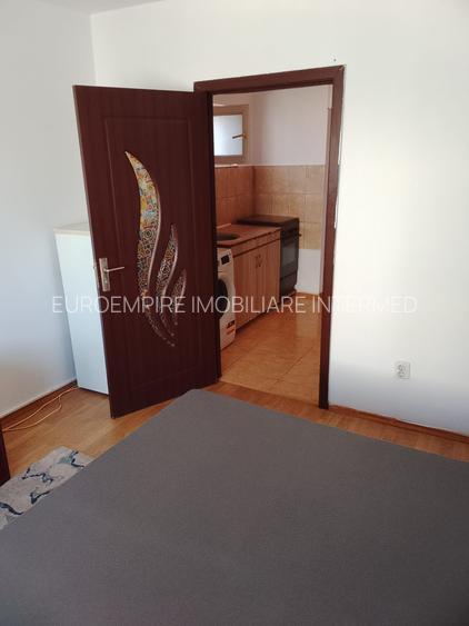 Garsoniera de inchiriat, zona CET - 6