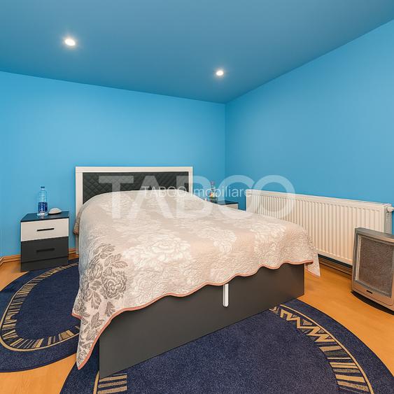 Casa de vanzare Vasile Aaron 3 camere si teren / curte comuna 1 vecin - 2