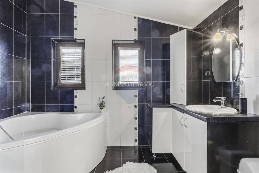 Casă cu 5 camere de inchiriat in Sofronea,Arad - 19