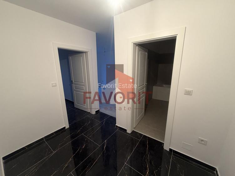 Decomandat. Disponibil imediat. Loc de parcare - 10