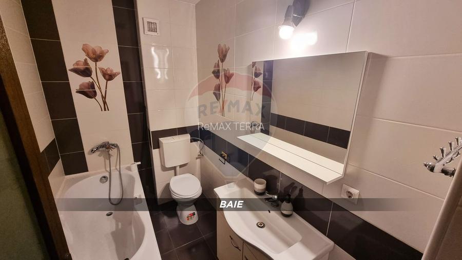 Apartament 3 camere de închiriat bloc nou lift în zona ultra Central - 4