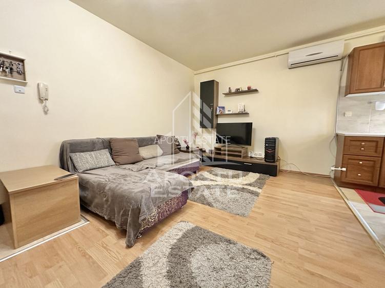 Apartament cu 3 camere, debara si terasa inchisa de 12 mp in Giroc. - 2