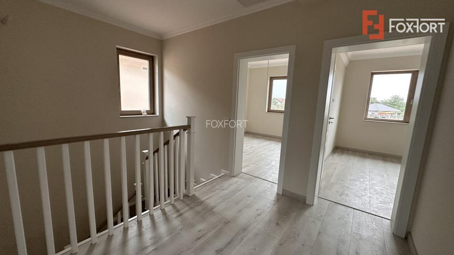 Duplex de vanzare cu 5 camere, despartit prin garaj, zona Giroc  - 9