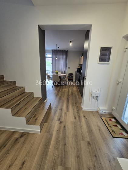 Duplex despartit prin camera tehnica - 4 camere Toate Utilitatile - 10