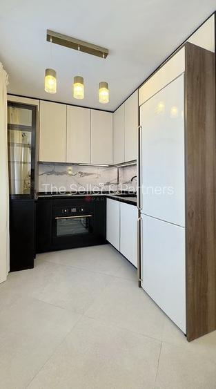 Disponibila din 25 martie - 6