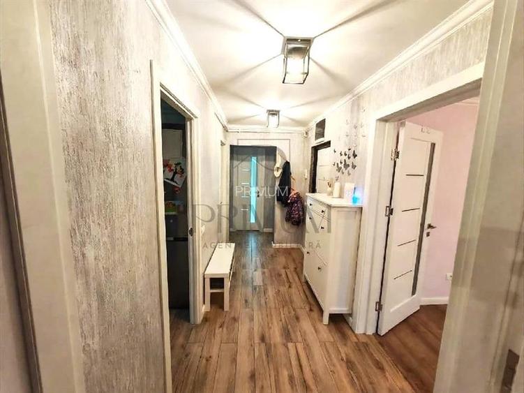 SOARELUI - ETAJ 3  - INCALZIRE PARDOSEALA - 3 CAM - 2 BAI - 3 BALCOANE - CLIMA - - 7