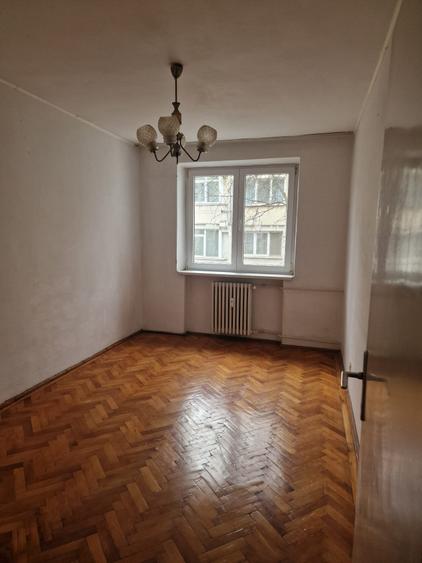 De Vanzare apartament 3 camere decomandat etaj 1 George Enescu