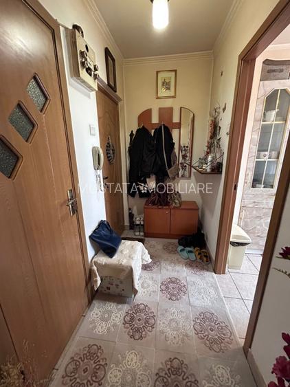 - Apartament 2 camere, Etaj 1, zona Hristo Botev , Locuibil. - 4