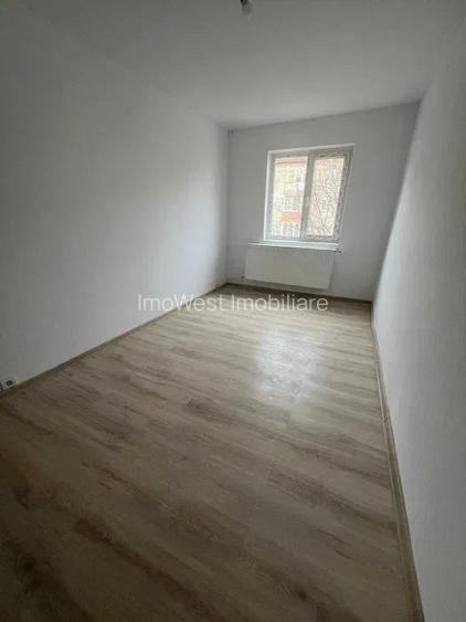 Dacia | 4 Camere  | Etaj Intermediar - 4