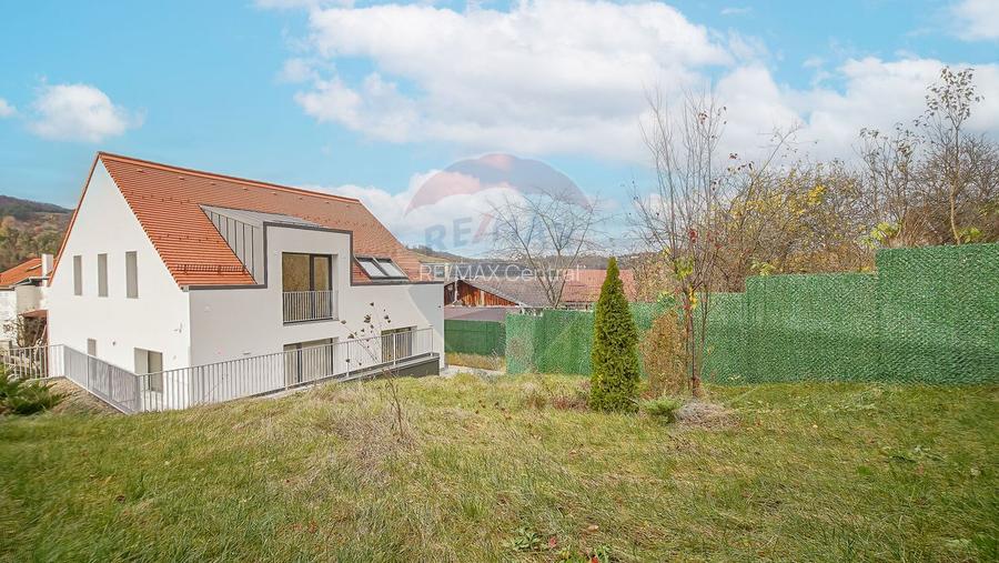 La poalele Tâmpei — vilă contemporană în Schei - 38