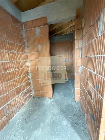 Casa individuala cu 4 camere 3 bai si 390 mp teren in Sura Mica - 10