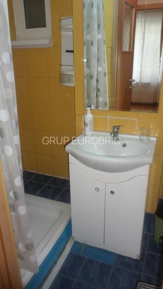Ultracentral langa Hotel Radisson, Athenee Palas, cochet - 19