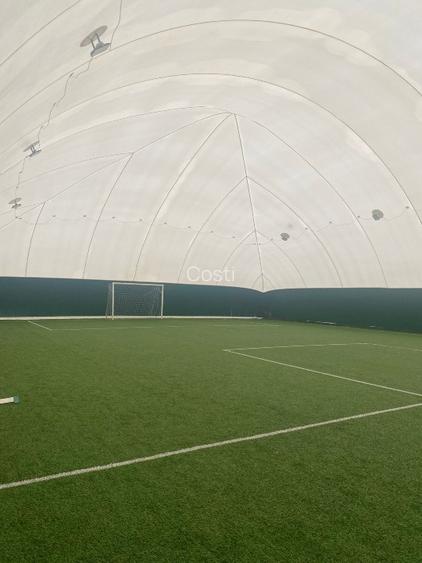 Teren de fotbal cu gazon sintetic și balon - 3