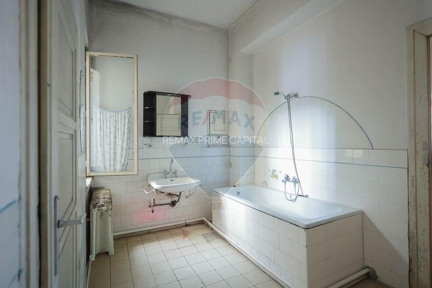 Casă Evreiască de Vânzare, Singur în Curte în zona Ultracentral - 16