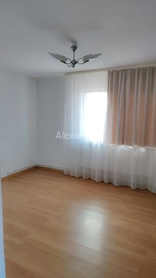 Casă cu curte și garaj de vânzare  - 6