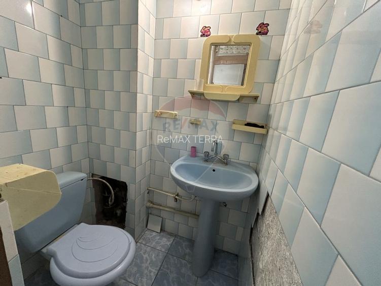 Apartament cu 3 camere decomandat de închiriat în zona Hotvon et.3 - 9