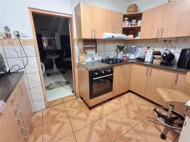 Casa cu doua apartamente garaj pivnita in Cisnadie - 5