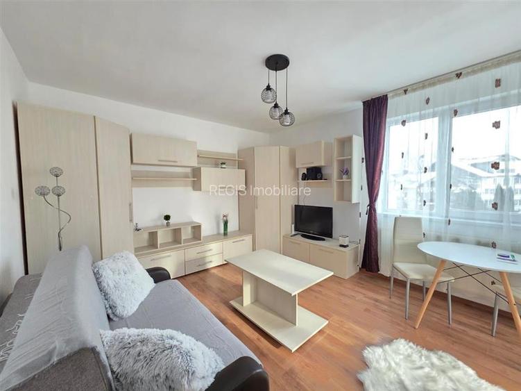 Garsoniera Tractoru langa Coresi cu loc de parcare - 2