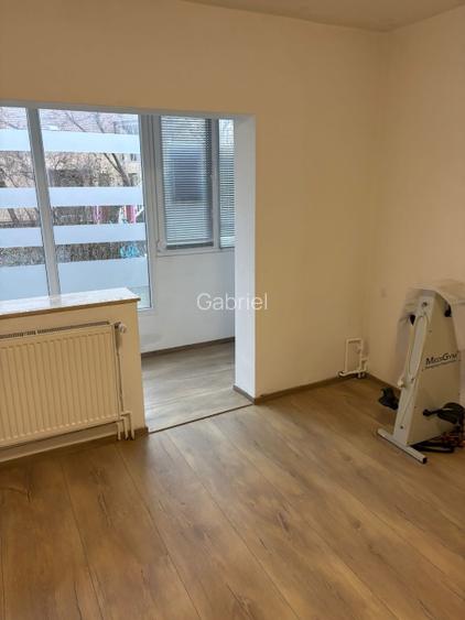 PROPRIETAR VAND Apartament cu imbunatatiri doesebite,  75mp - 7