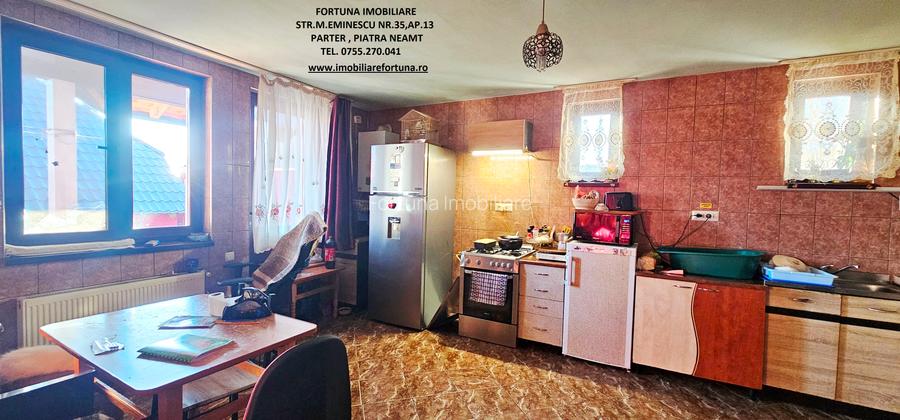 Casa individuala P+M,casa batraneasca locuibila si 805mp teren,Savinesti - 2