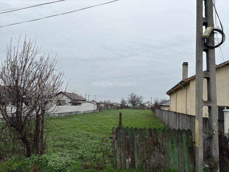 Teren 1652 mp în Golești – toate utilitățile! - 2