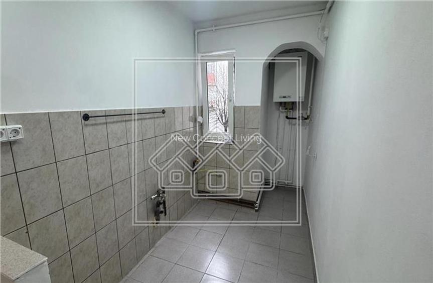 Apartament de vanzare in Sibiu - 3 camere, balcon, et. 1 - - 2