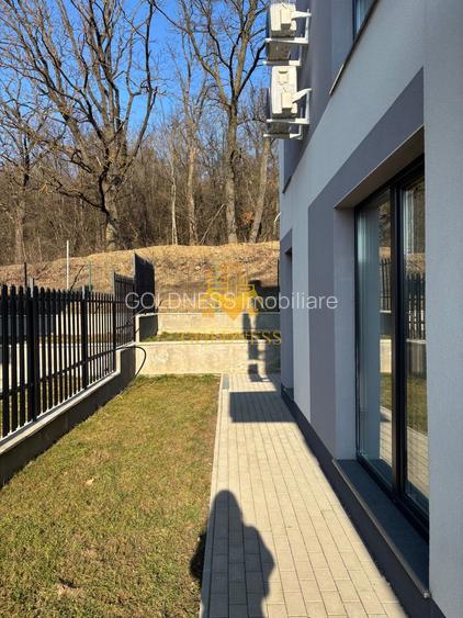 Duplex lux, de închiriat, 5 camere, parcare, curte, terasă,220mp teren - 18