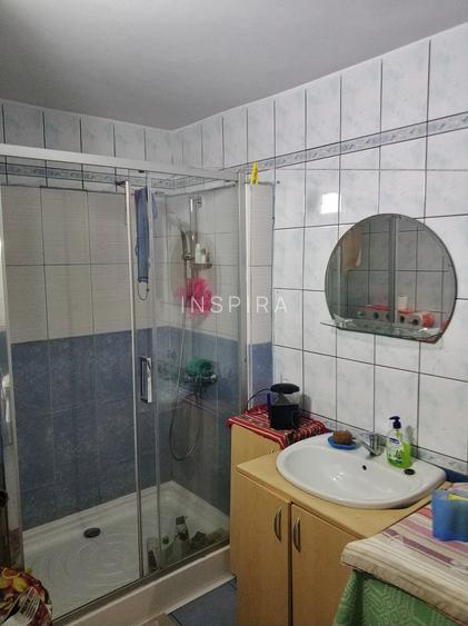 Km 4-5 - Casa renovata, situata in centrul cartierului - 12