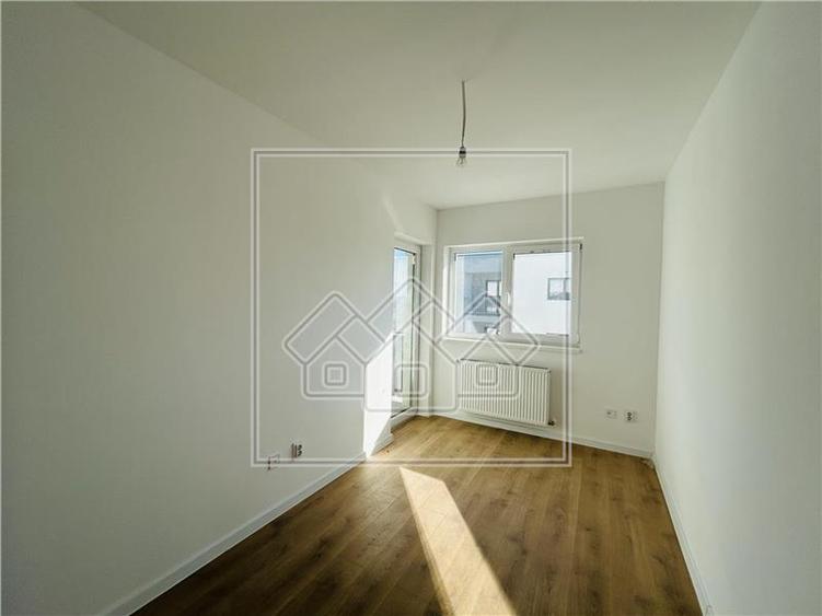 Ap 4 camere, 2 balcoane, et intermediar, lift, Doamna Stanca
