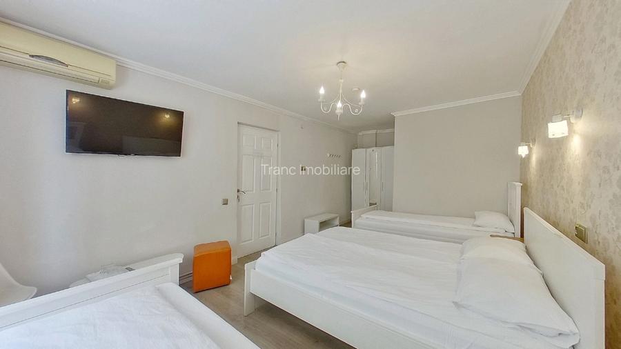Casă generoasă cu 11 camere + spațiu comercial inclus | Calea Radnei - 16