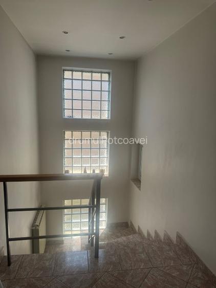 Vilă familială frumoasă &icirc;n zonă foarte bună - 8