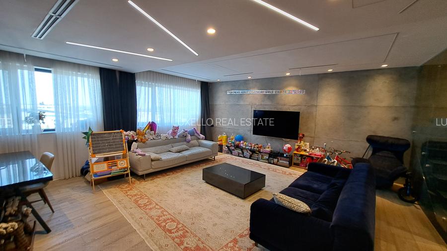 APARTAMENT 8 CAMERE CU SCARA INTERIOARA TIP LOFT -ULTRA LUX - 19