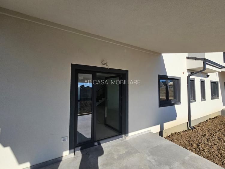 Duplex nou, P+E, 1 apartament la cheie, 1 la alb, Moșnița Veche, comision 0% - 6