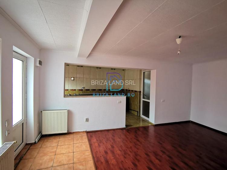 soseaua  Chitilei, Crusovat, casa P+Pod, sup. 238mp, 9 camere - 3 apartamente - 6